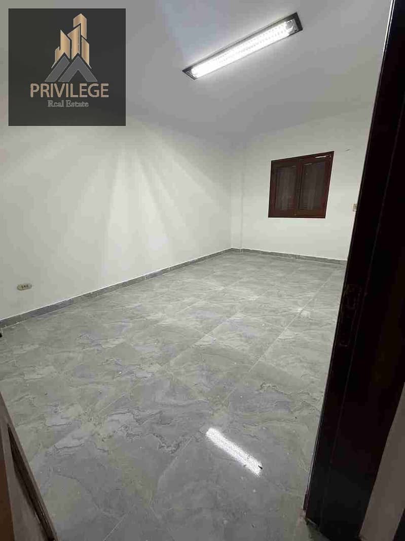 1000692079. jpg 1000692079. jpg