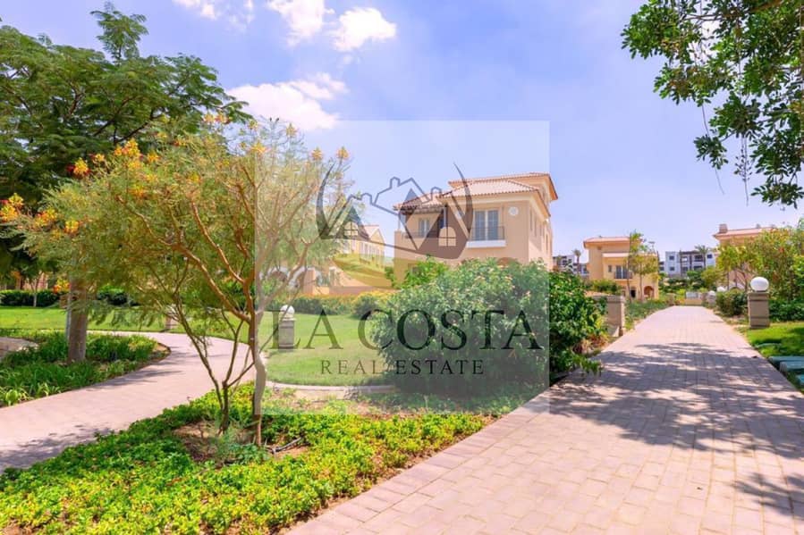 11 Hyde Park East live Photos me_page-0020. jpg