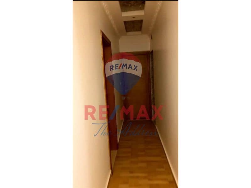 4 05b8b19f-e6d8-43f8-8778-aa130d698d7e. jpg