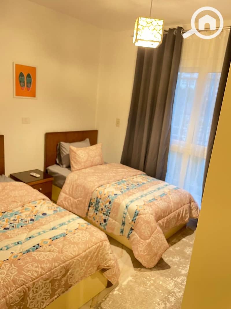 10 403612fc-a3e9-4b5e-9b7d-fe592b720f1c. jpg