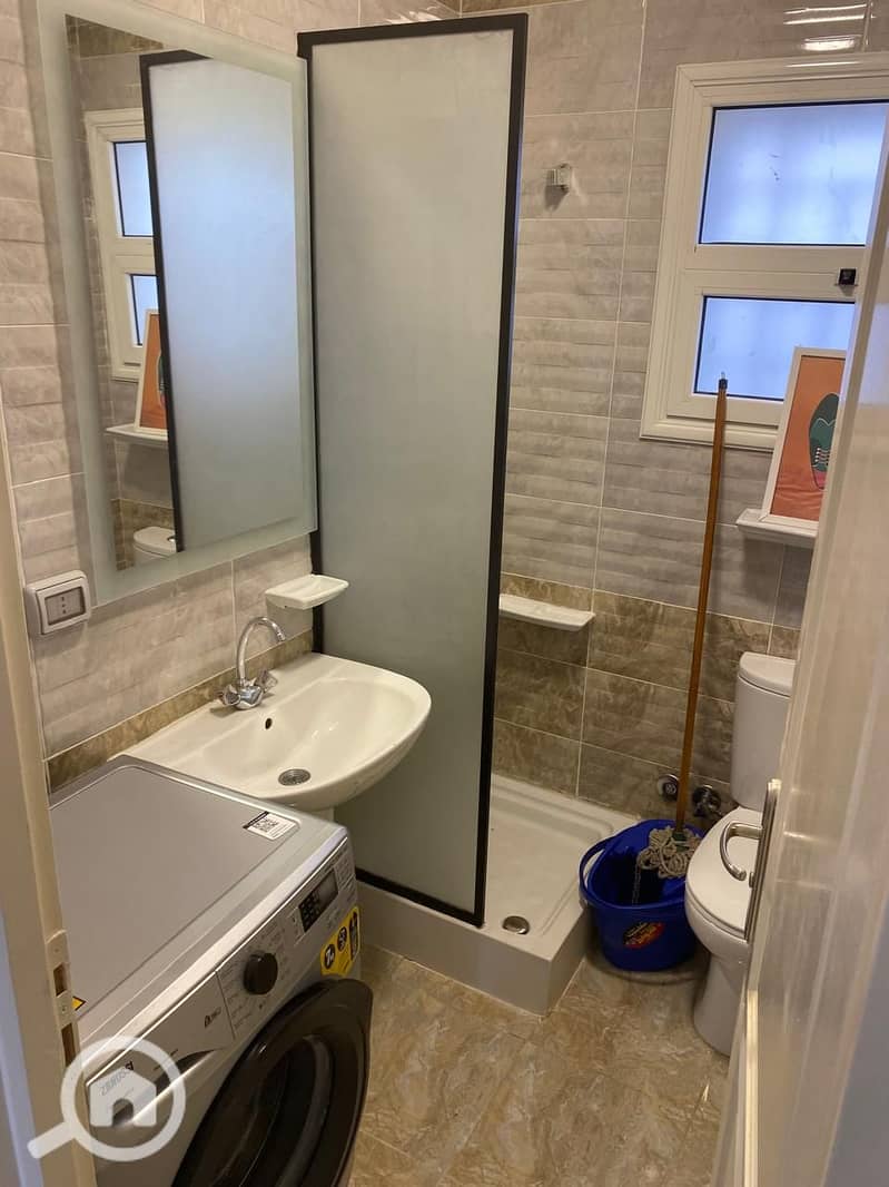 12 c4e455b1-f713-413a-bbd4-838a383c7298. jpg