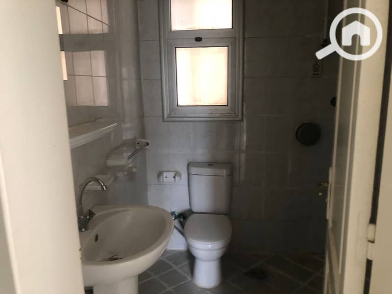 10 aad4f952-7911-43ea-93a8-fd56ad0437bf. jpg