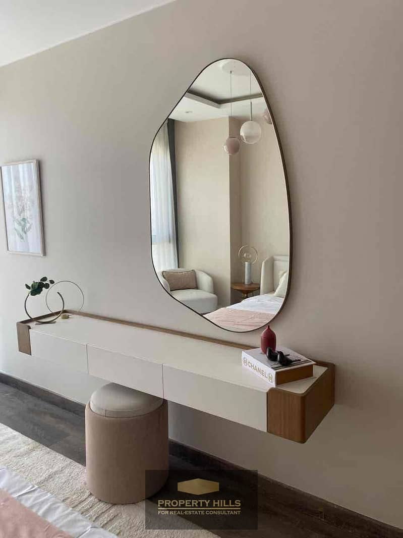 32 c94d8c16-df66-4bd8-9c77-2692eda2ddd5. jpg