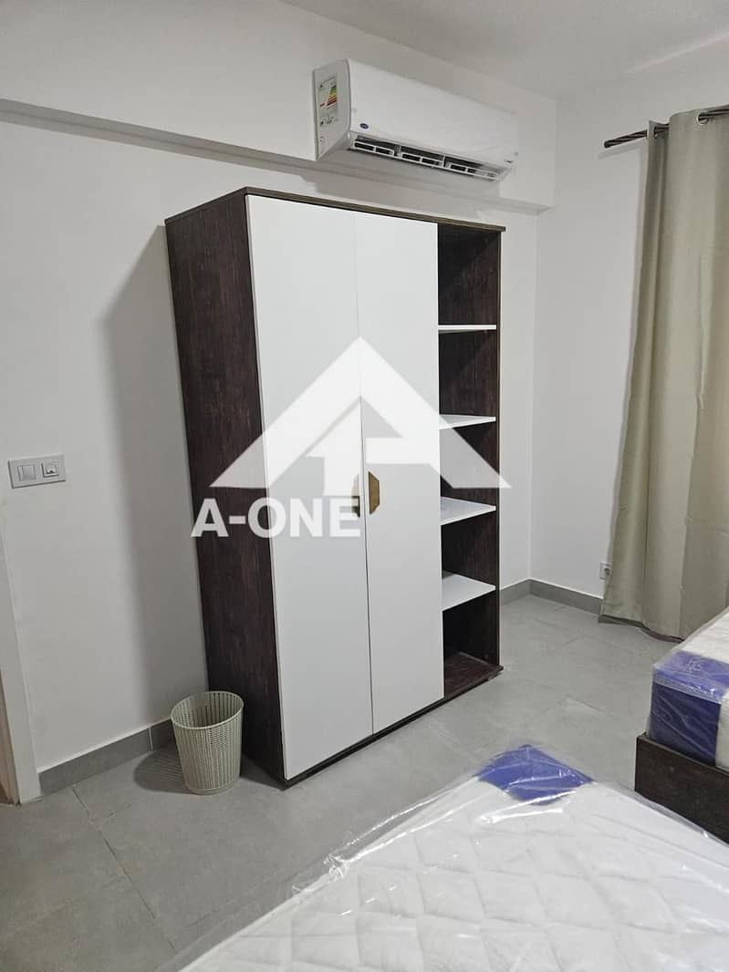 10 bfec7e7e-c996-44a3-b624-32aad6a33080. jpg