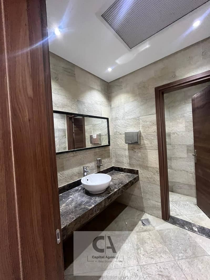 4 c0efd52f-72d6-4db7-8963-eaaf49163aea. jpg