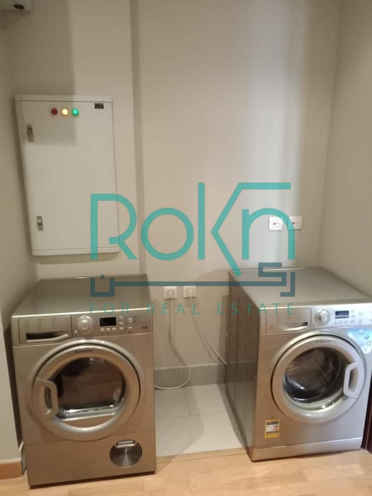 10 7d95a7d4-f1e0-467b-8842-eecf55598f3b. jpg