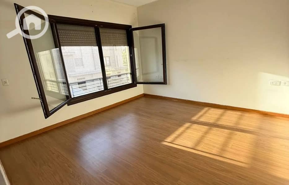 2 7858293-b3df8o_1400x900. jpg