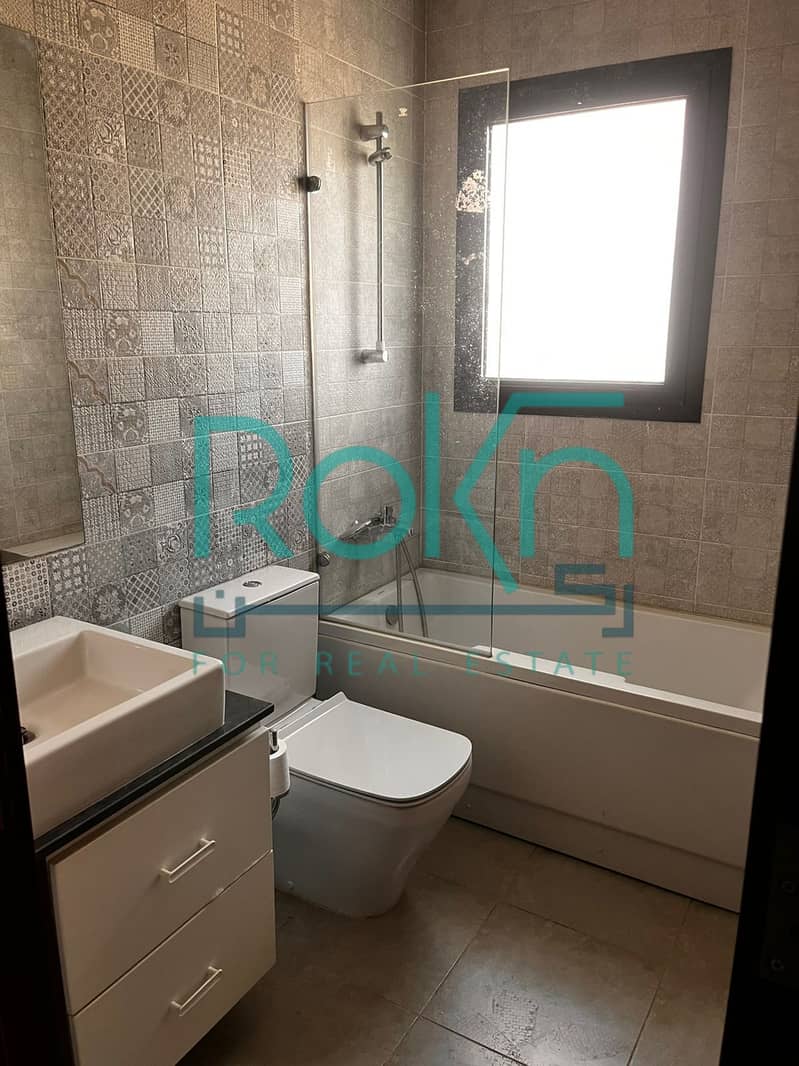 9 94bdaf0e-1a17-4495-b902-ad28ce688f71. jpg