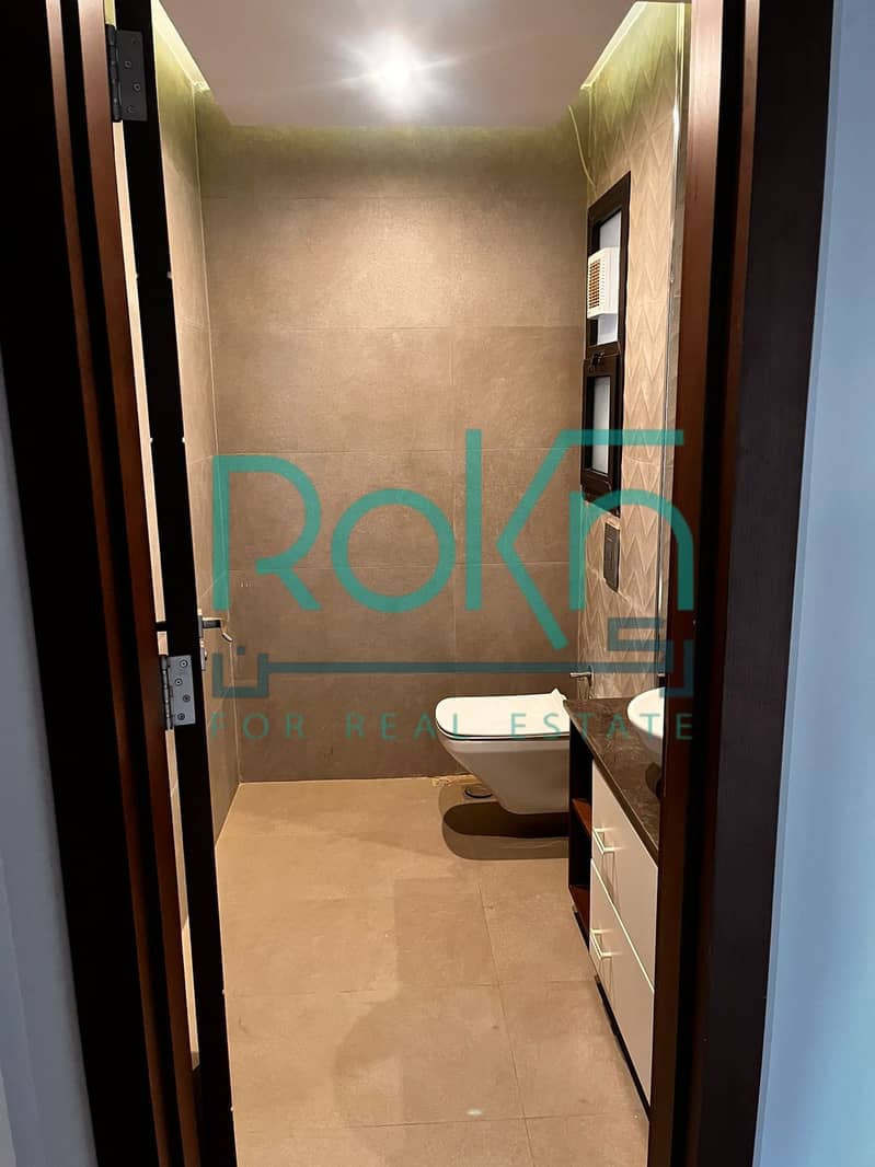 10 96b764d4-3b18-41fb-b363-baf96f7be710. jpg