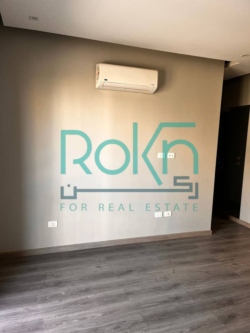 12 873d8df4-3eb7-4ffe-a542-e8369772c412. jpg