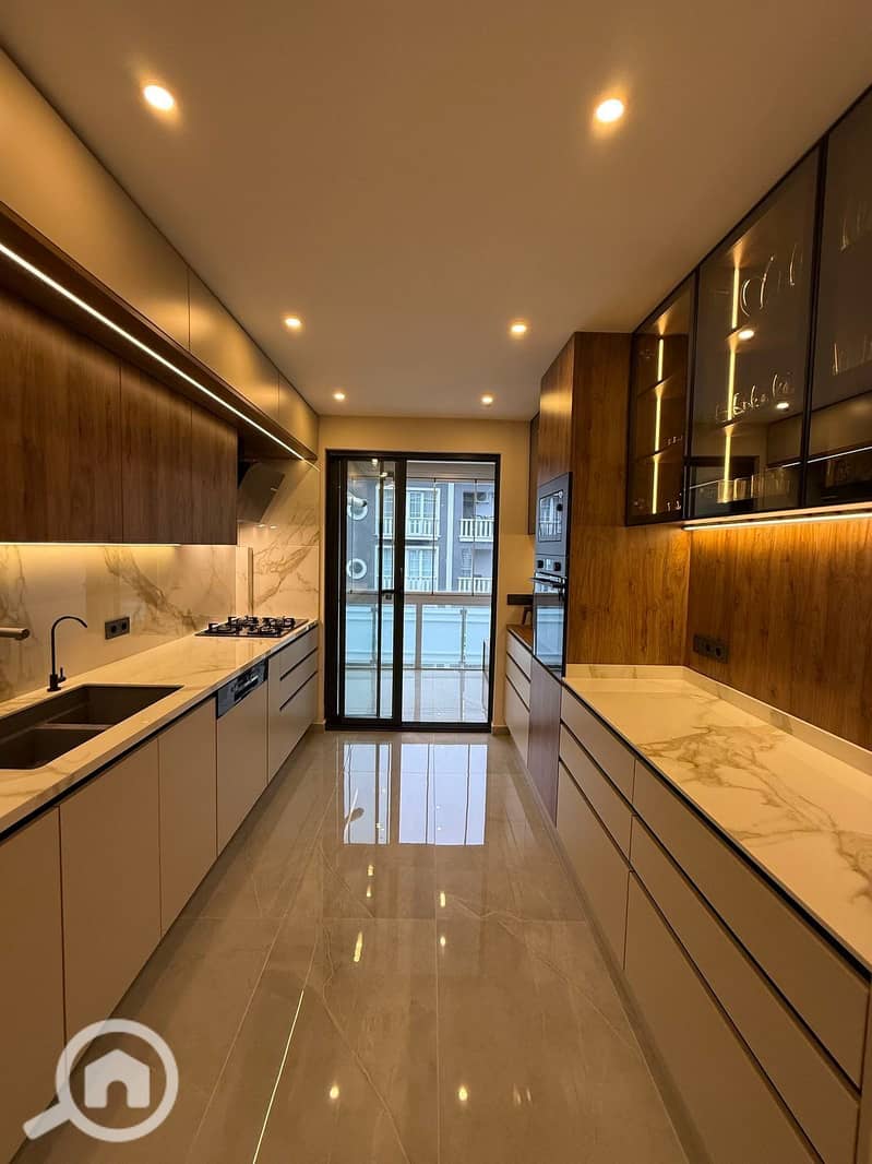 4 32d4ef40-dd91-410b-9152-c3bd9658d1e9. jpg