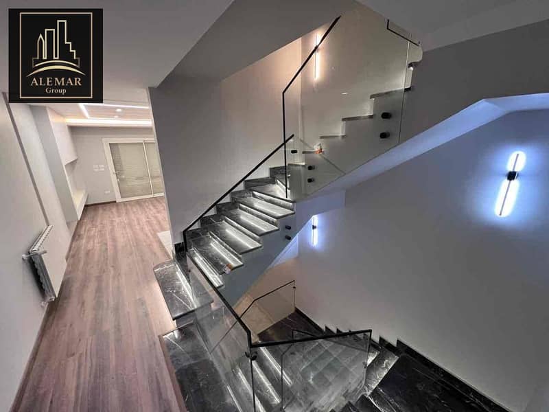 12 6e8ba699-e518-49b0-84c9-015c71facaa1. jpg