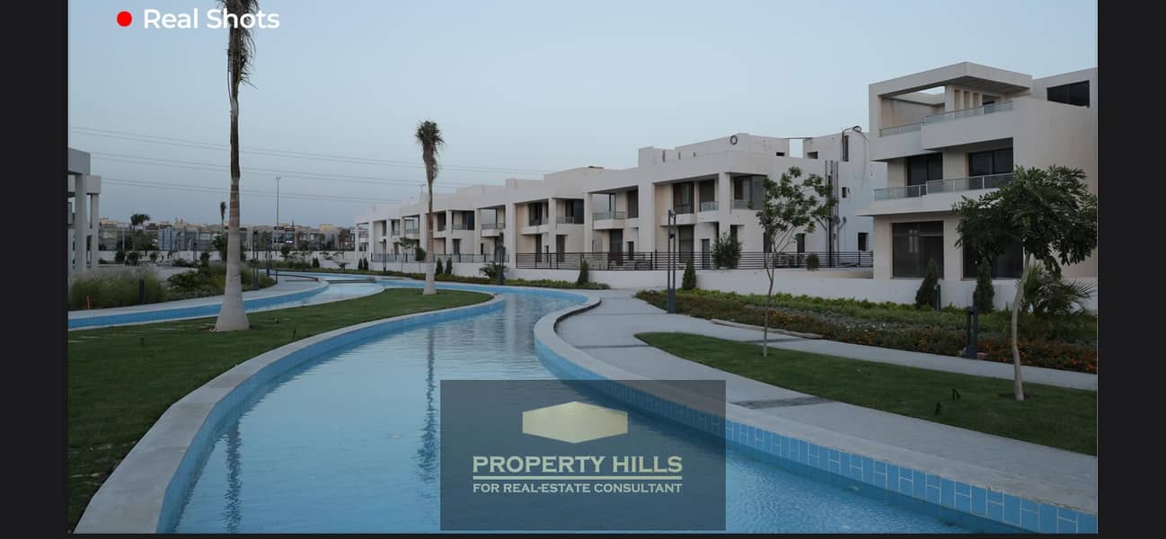 10 98dc5a83-879e-4b90-8571-95978831c3e5. jpeg