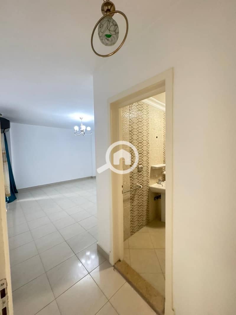 8 741c04f0-e8b4-4a0d-bab3-8d10a2ff01ff. jpg