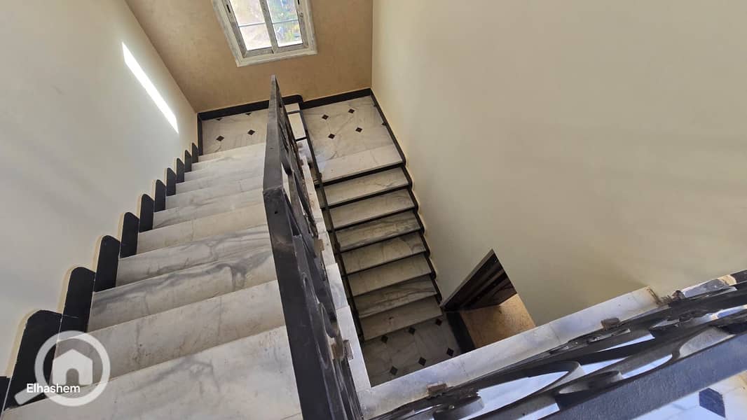 4 9ed55979-6b39-476c-8bad-f52ba6bdacf0. jpg