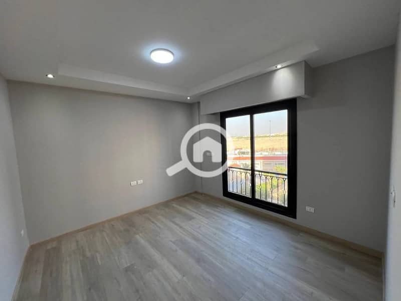 8 dedc2844-6cd5-4495-b60c-3ce23153ef00. jpg