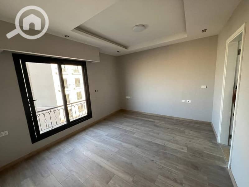 10 c90b7dcc-a334-446c-9817-dbf9aa3f8243. jpg