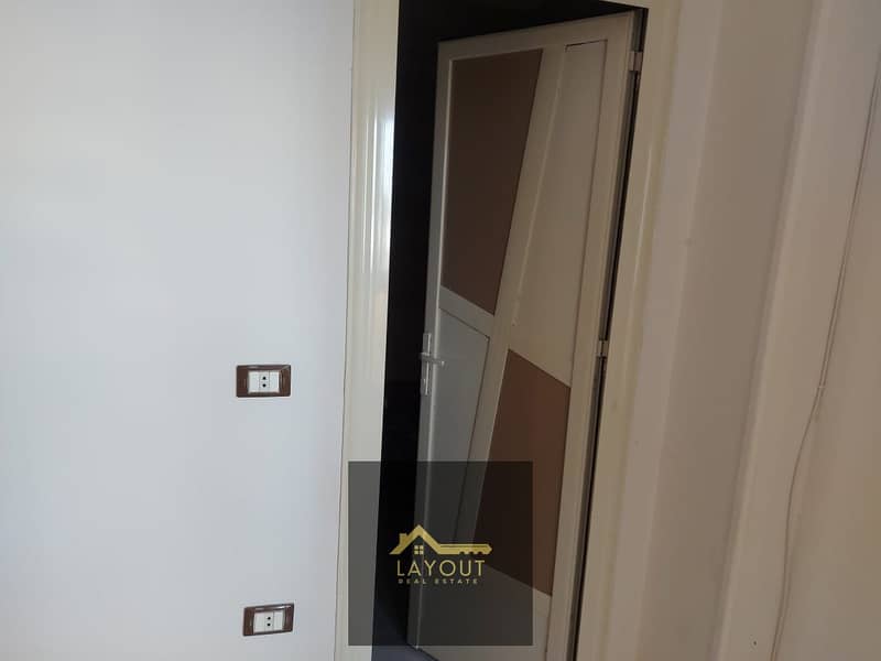 8 6df2ab0b-4ff2-44b0-a1d5-605eb3a2ccd3. jpg