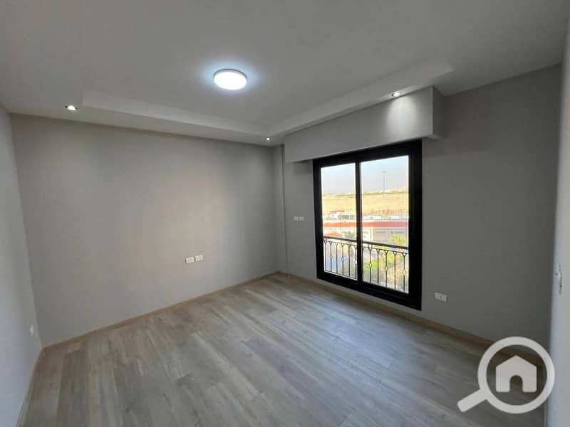 8 dedc2844-6cd5-4495-b60c-3ce23153ef00. jpg