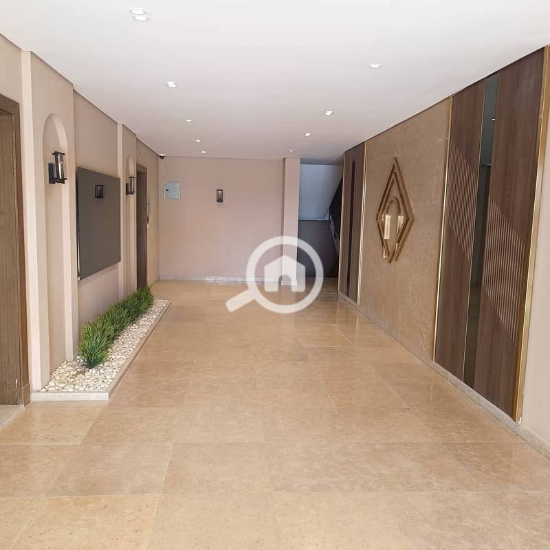 14 cc7e8cbe-eb83-42e3-b85b-e84c09a72b33. jpg