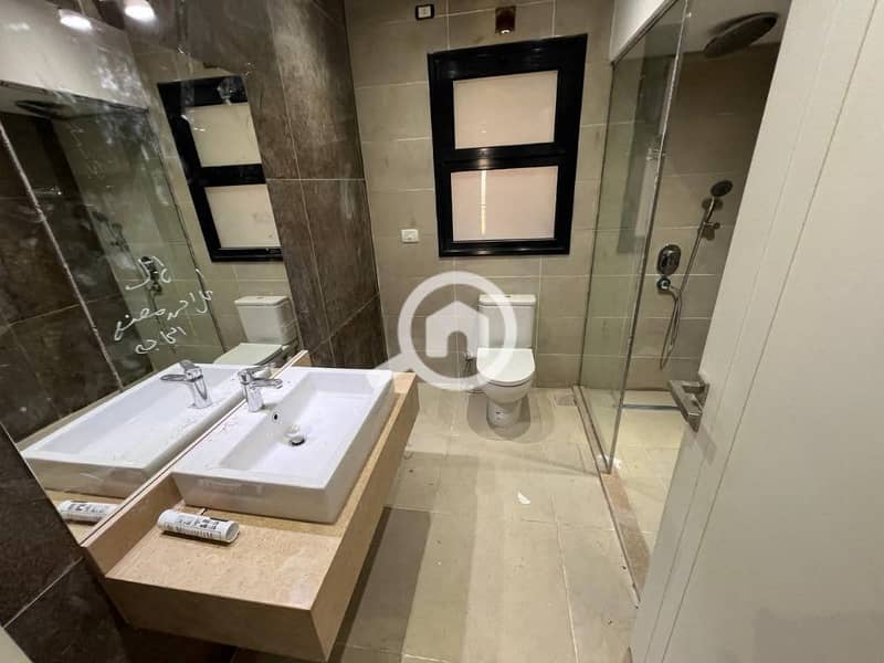 4 9ffa6f0e-dd1f-42a6-bf33-9e1d963ad8b0. jpg