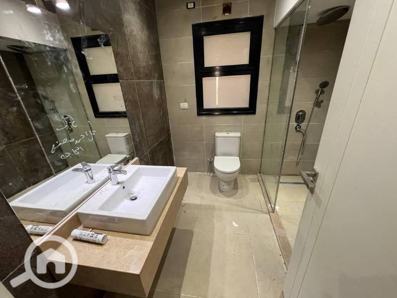 4 9ffa6f0e-dd1f-42a6-bf33-9e1d963ad8b0. jpg