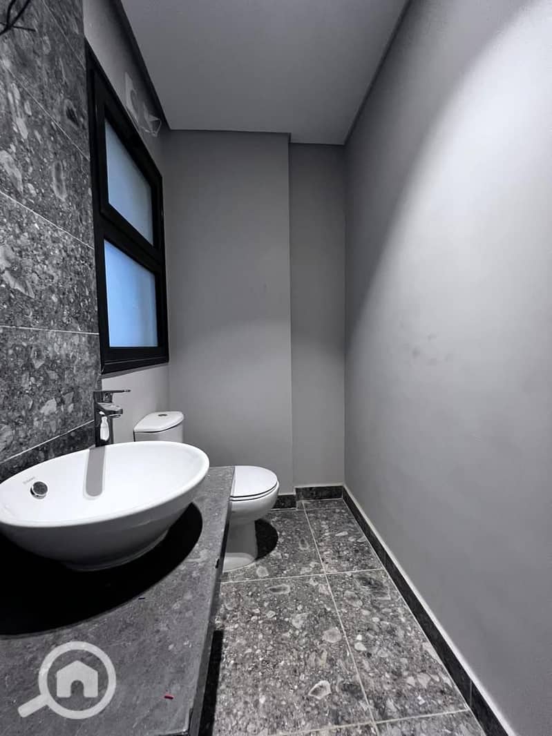 2 c5a97f1f-9f91-4e0d-91fc-70d0d3d31a03. jpg