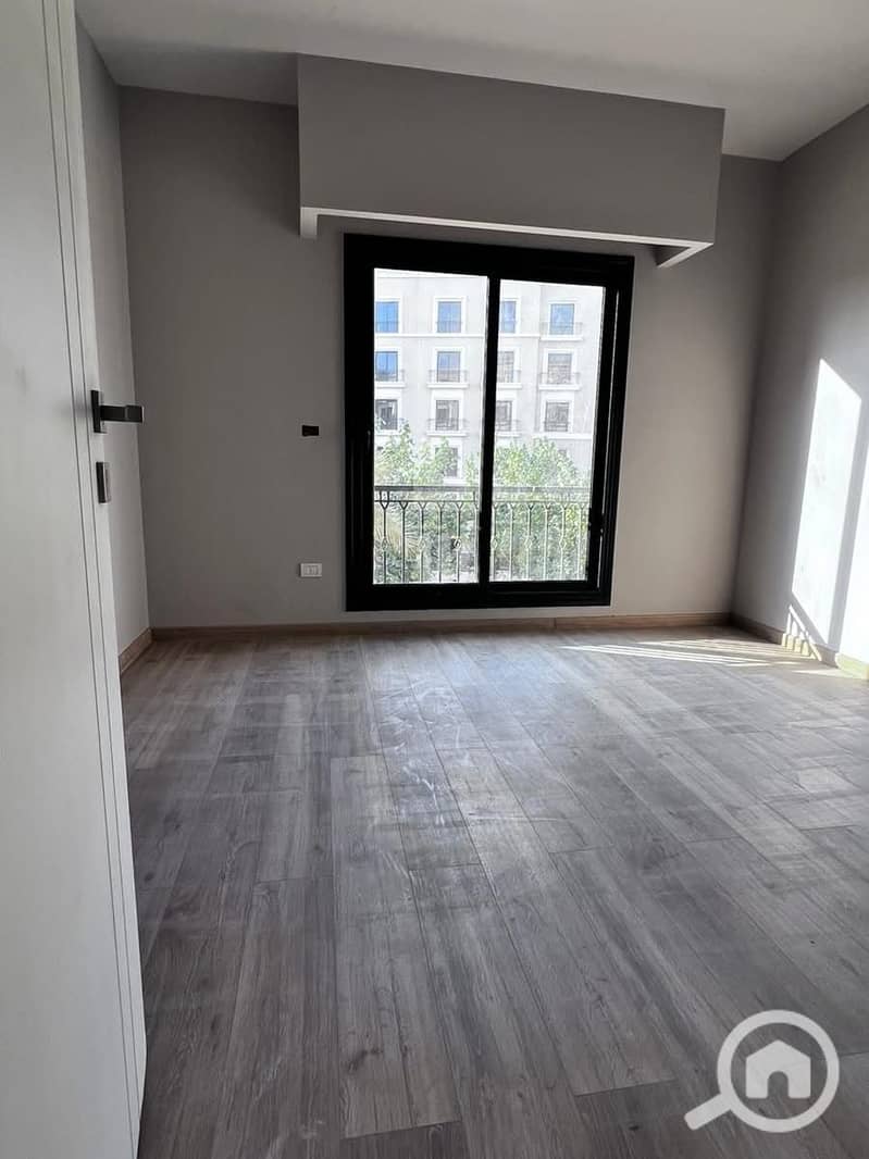 7 054e836e-7c63-4c45-abcd-29e9cb0a4f13. jpg