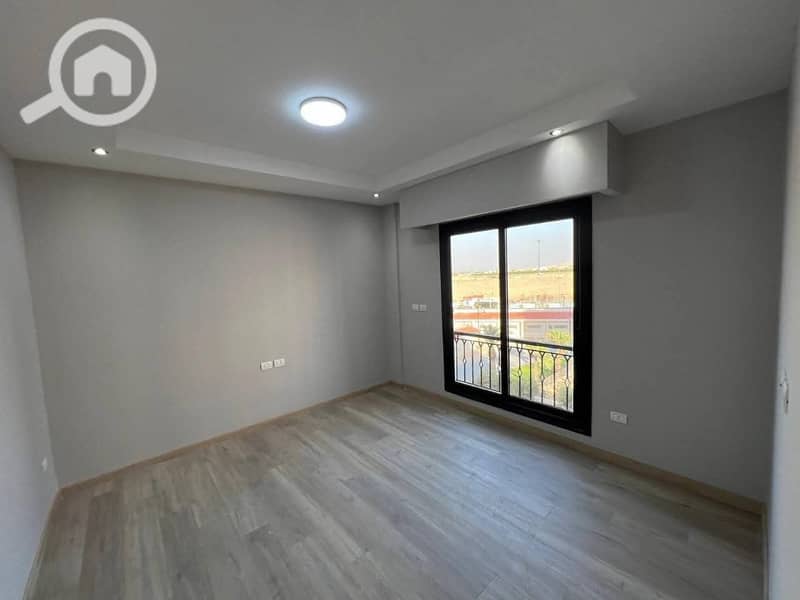 8 dedc2844-6cd5-4495-b60c-3ce23153ef00. jpg