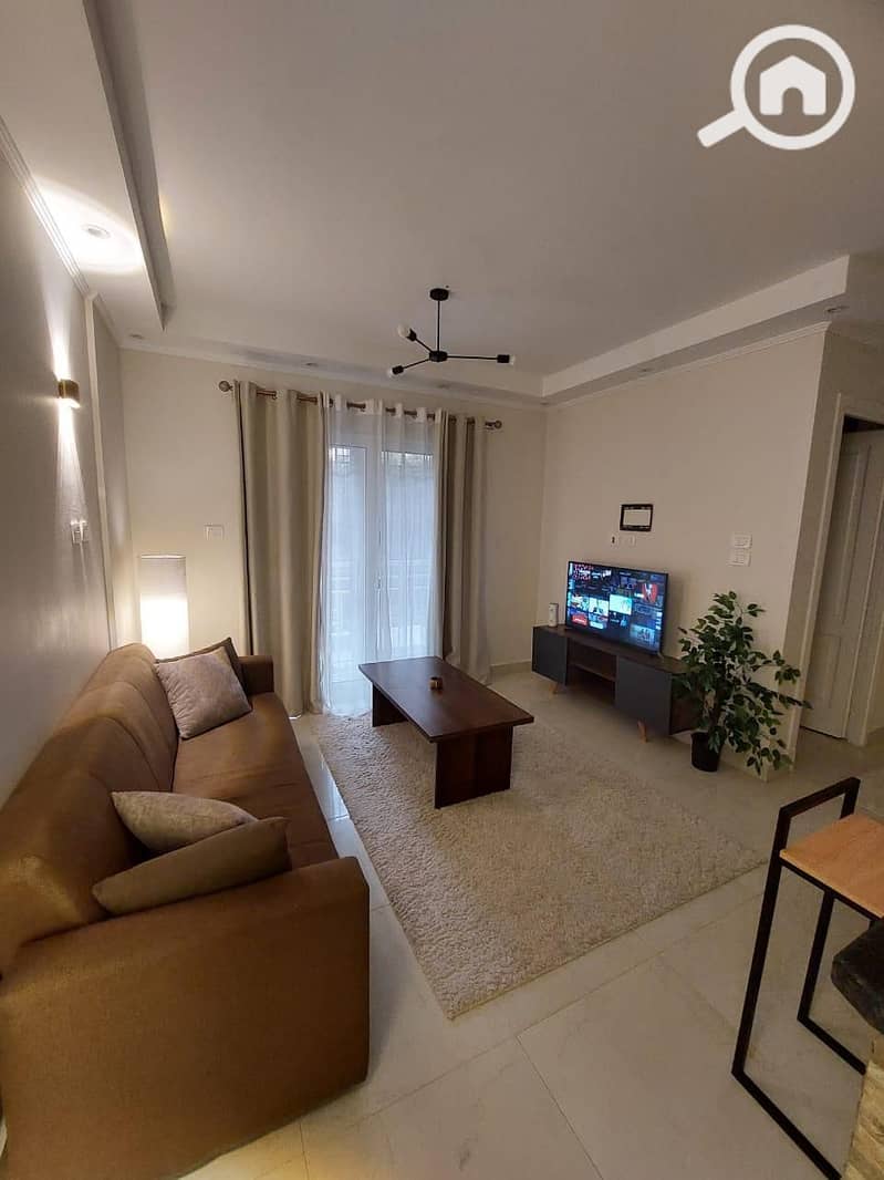 4 4e8524b0-23e6-4d3d-8717-766cc2e64e93. jpg