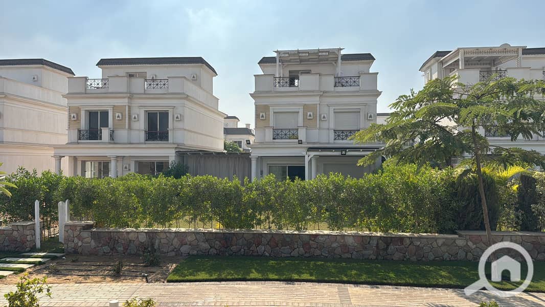 12 c4527e1a-0bf7-4e69-a390-9071d4a1099d. jpeg