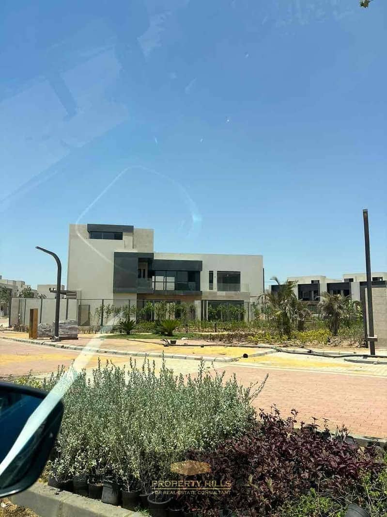 11 8ac555b0-577a-47f8-8ff2-a3ed958e70e2. jpg