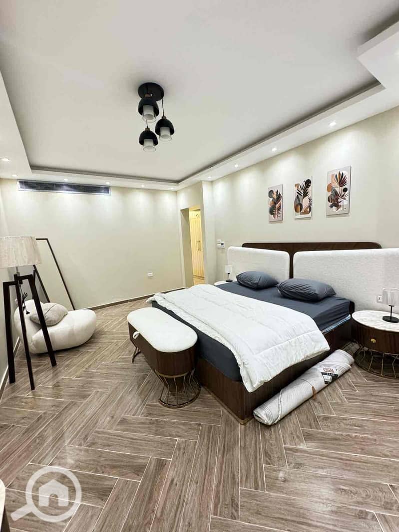 2 b9f4c04e-15c8-45ce-86d2-a3f55a98d0ec. jpg