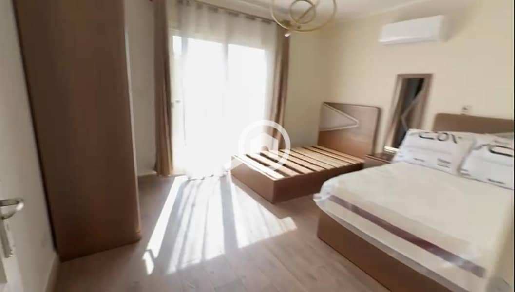 8 5998c9b9-fdb7-4516-a167-ff0122bd2b0f. jpeg