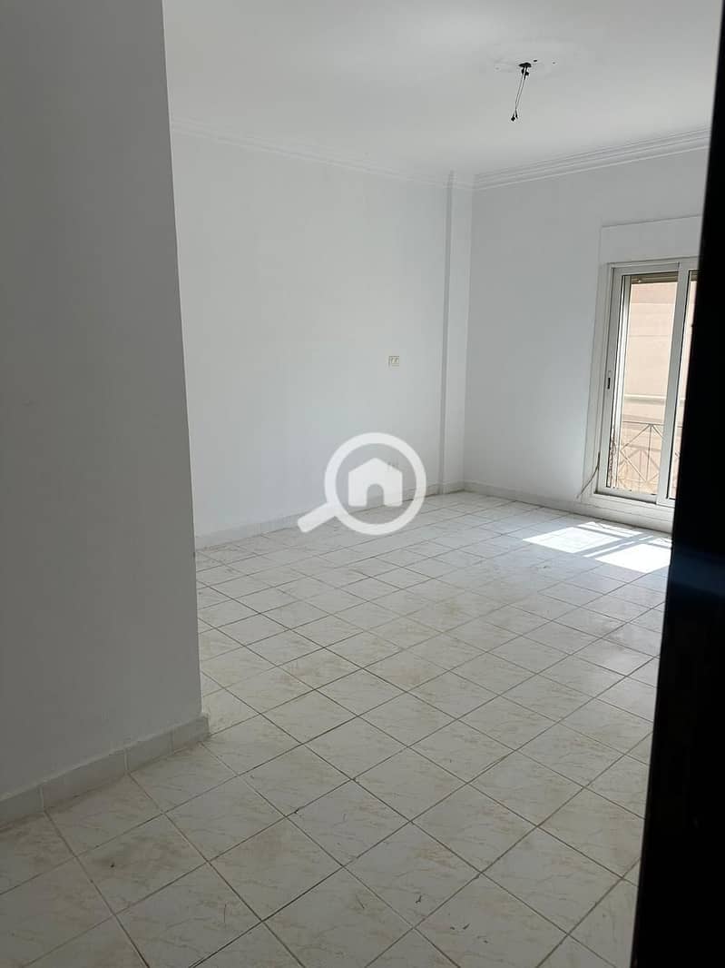 2 5b65f6db-b1e0-4ad1-9ddd-68e4ec7d2b8d. jpeg