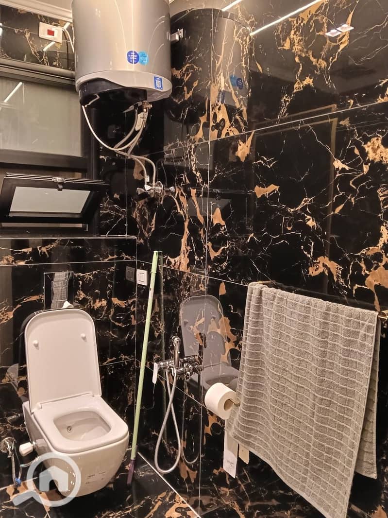 16 b870b3d8-c45b-4834-8e3d-37e6a9f18c7f. jpeg