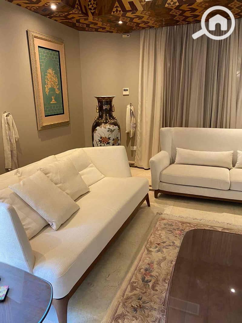 7 0f1e5375-ab35-406b-b2d7-5f3c931b7a89. jpg