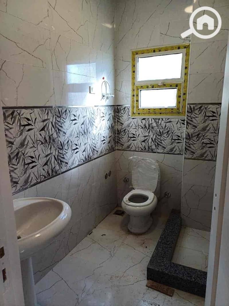 7 dfb68e08-5b7d-4696-8a29-ee35e23da486. jpg