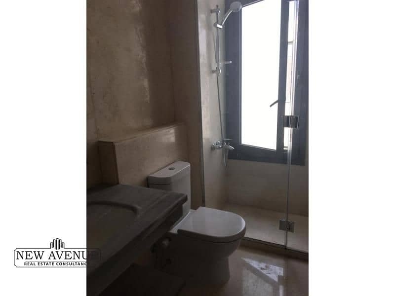 10 b33de40e-7652-4687-8934-559fff4e9d86. jpg