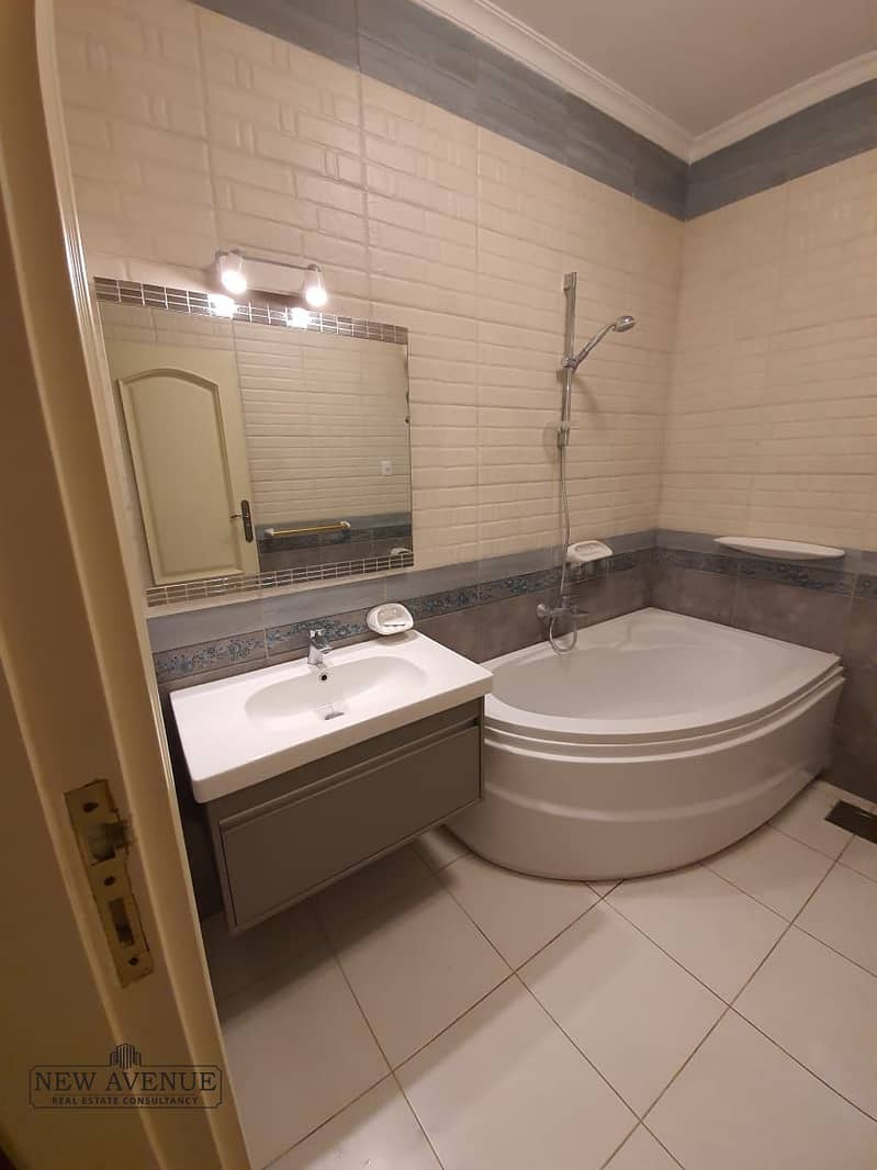 10 208e4d22-ce79-48e7-89bc-dc44f8e83d1a. jpg