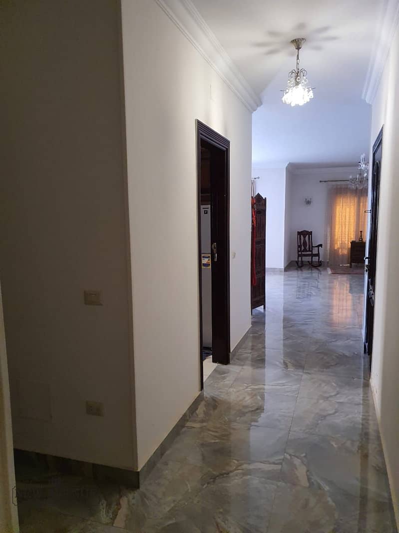 15 e4fc3a0d-6ced-4637-8ff3-be9a80a60103. jpg