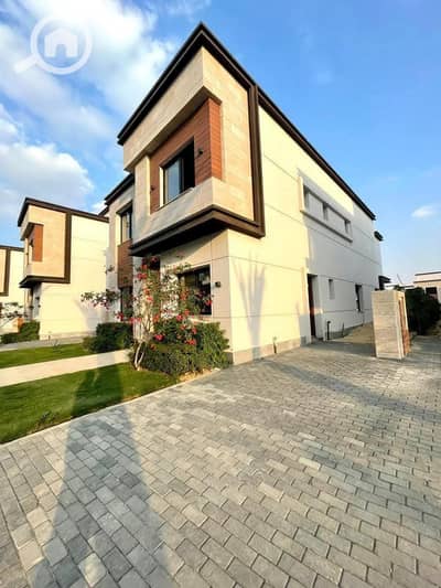 5 Bedroom Villa for Sale in New Cairo, Cairo - FB_IMG_1762031173088. jpg 5 Bedroom Villa for Sale in New Cairo, Cairo - FB_IMG_1762031173088. jpg