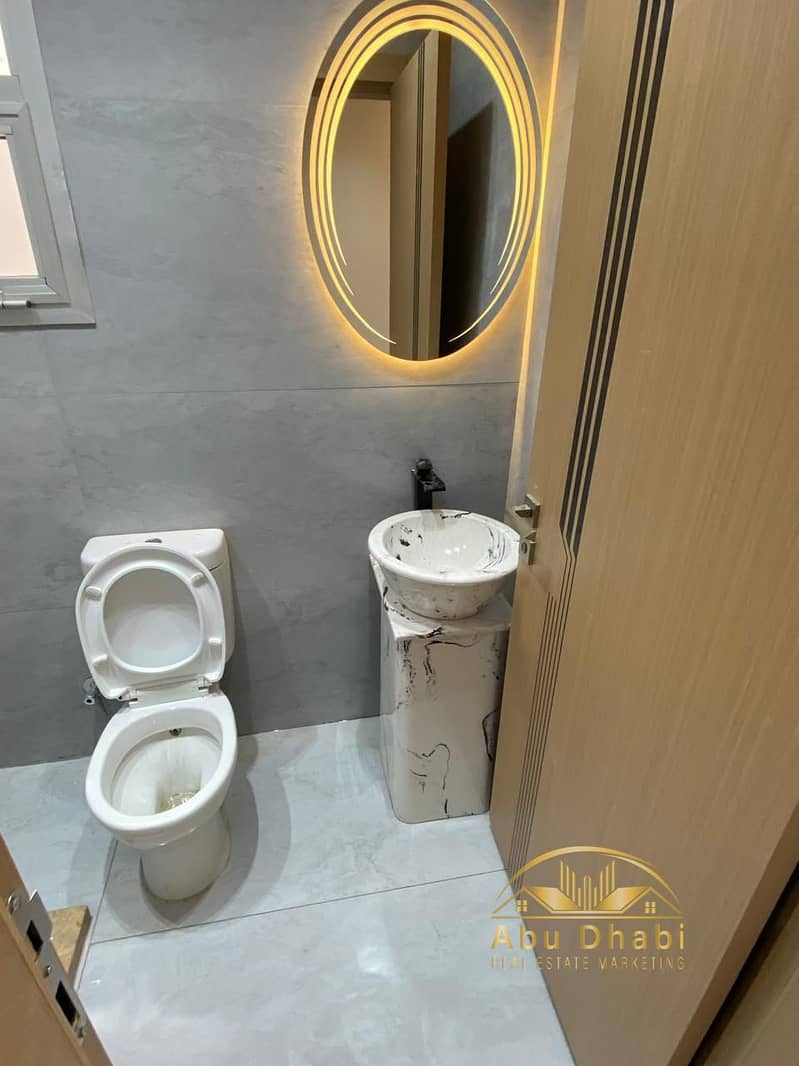 8 186032b2-cc5c-40a0-a3f1-03d6aeff0df5. jpg