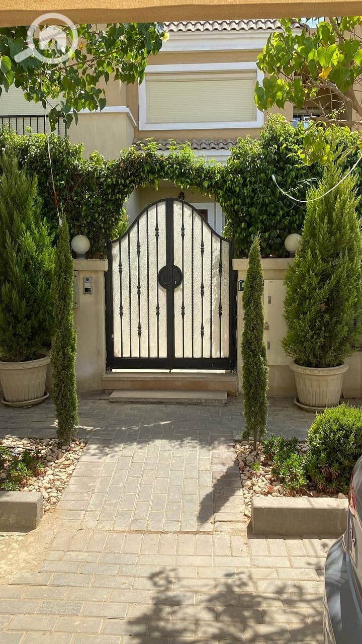 3 fd627729-a4c8-428c-8054-07cc8fe21106. jpeg