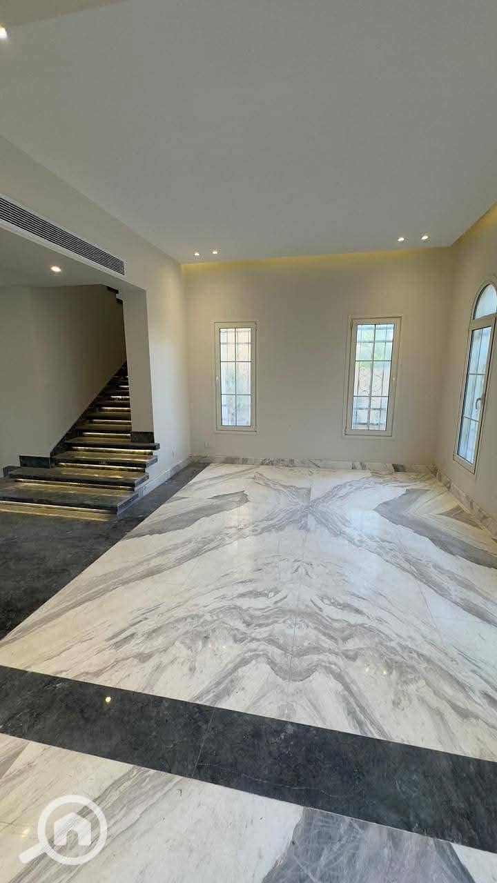 4 6f3039ad-26e8-4cdb-accd-ce2ac6b64d8e. jpeg