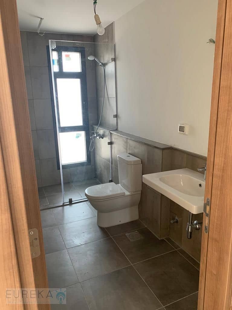 4 4b0a0de9-6dc3-4a63-bc16-c47b15cb2da6. jpg