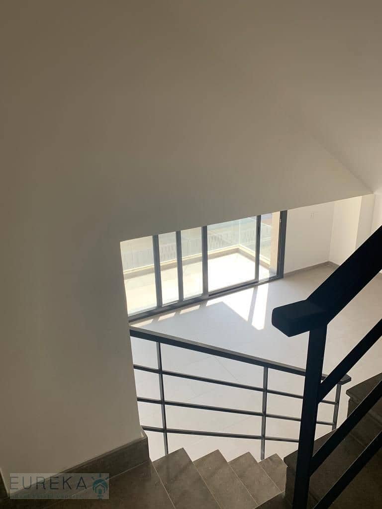 6 7b3947f7-c89f-4b7f-92cc-5d2b26473c44. jpg