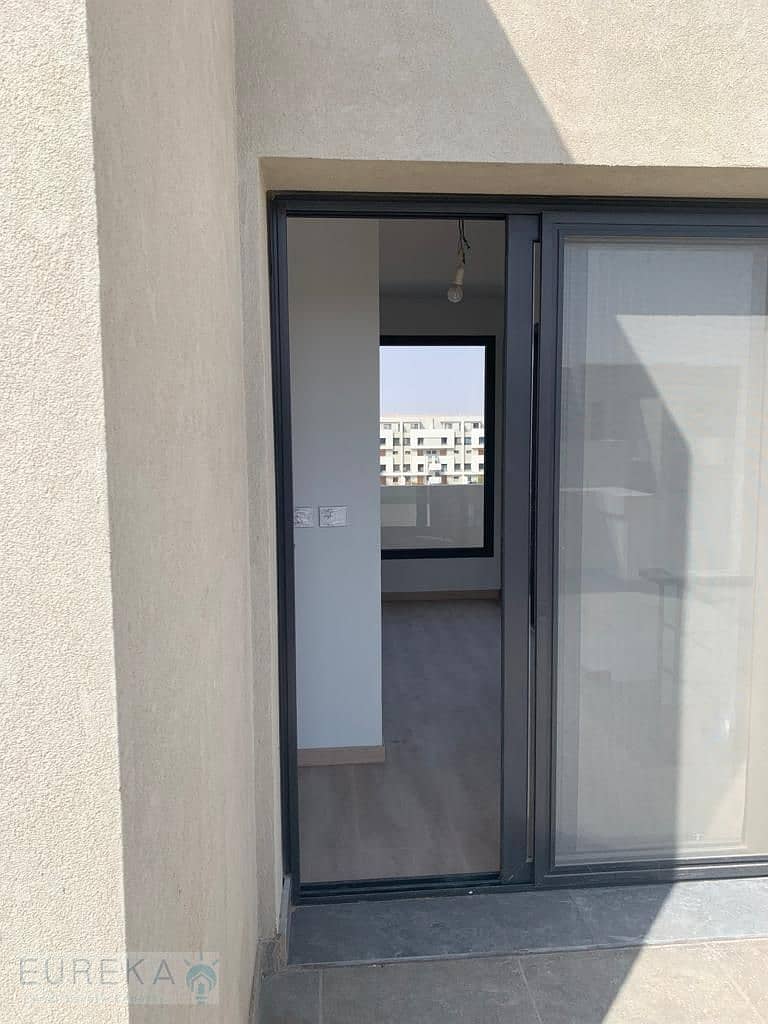 12 c4d44c46-9b99-42ec-bebd-60544a8c902c. jpg