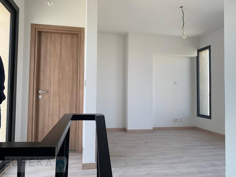 13 ce28034d-4195-44be-b44d-6b5d9e5adaa0. jpg