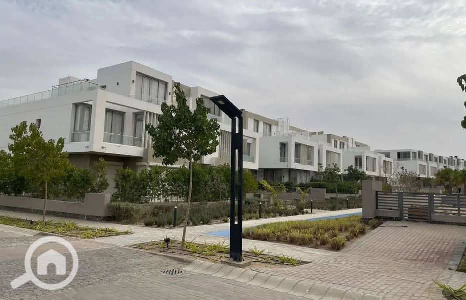 7 8325530-0c1cfo_1400x900. jpg